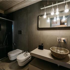  6 bedroom villa with heated pool in Modica, sleeps 18
